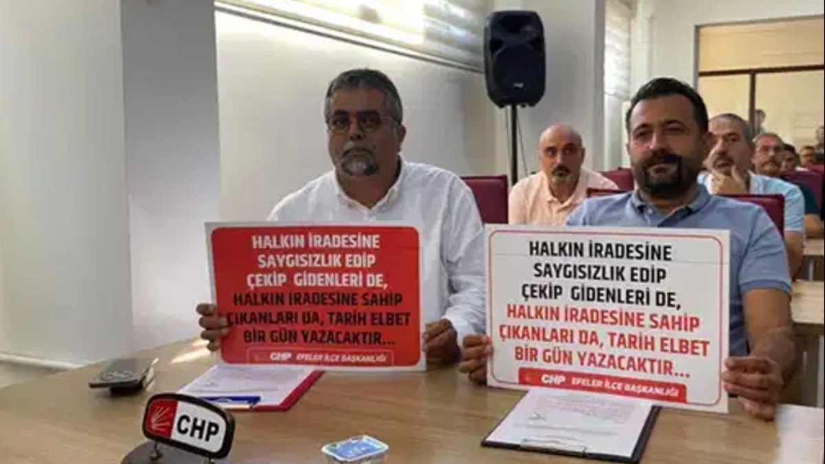 Meclis salonunda Çerçioğlu’na pankartlı protesto