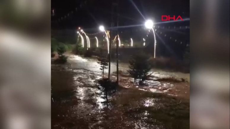 Rize'de etkili olan yağış, sel ve heyelana neden oldu