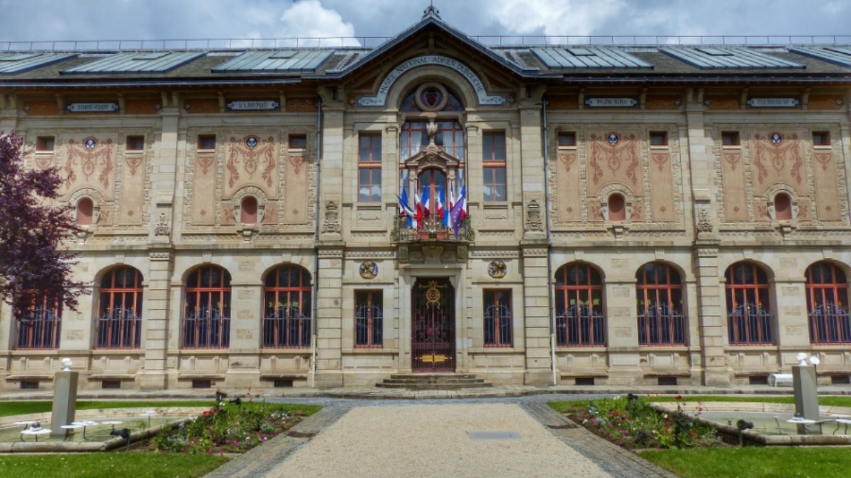 Fransa'da müzeden 9,5 milyon Euro değerindeki tarihi eserler çalındı