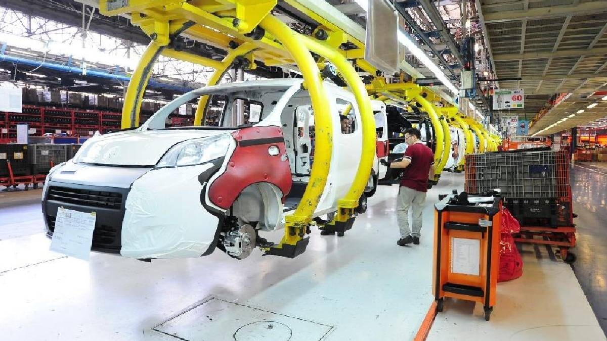 Otomotiv devinde 13 bin kişi işten çıkarılacak
