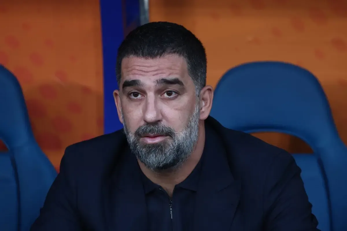 Arda Turan son dakikalarda  yıkıldı... Dondu kaldı...