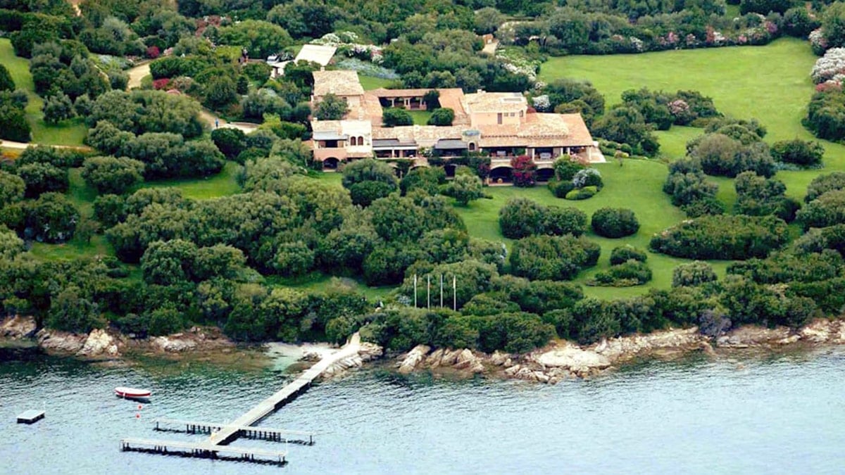 7 yüzme havuzu, 126 odası var! Dudak uçuklatan rakamla satışta