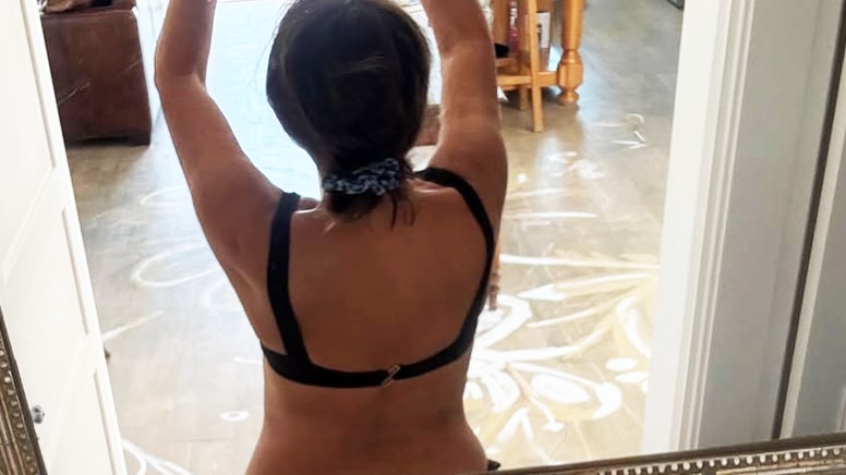 Hülya Avşar bikinisini giydi, yerleri boyadı