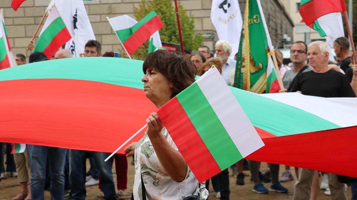 Protestocular pankartlarla yürüyüş yaptı