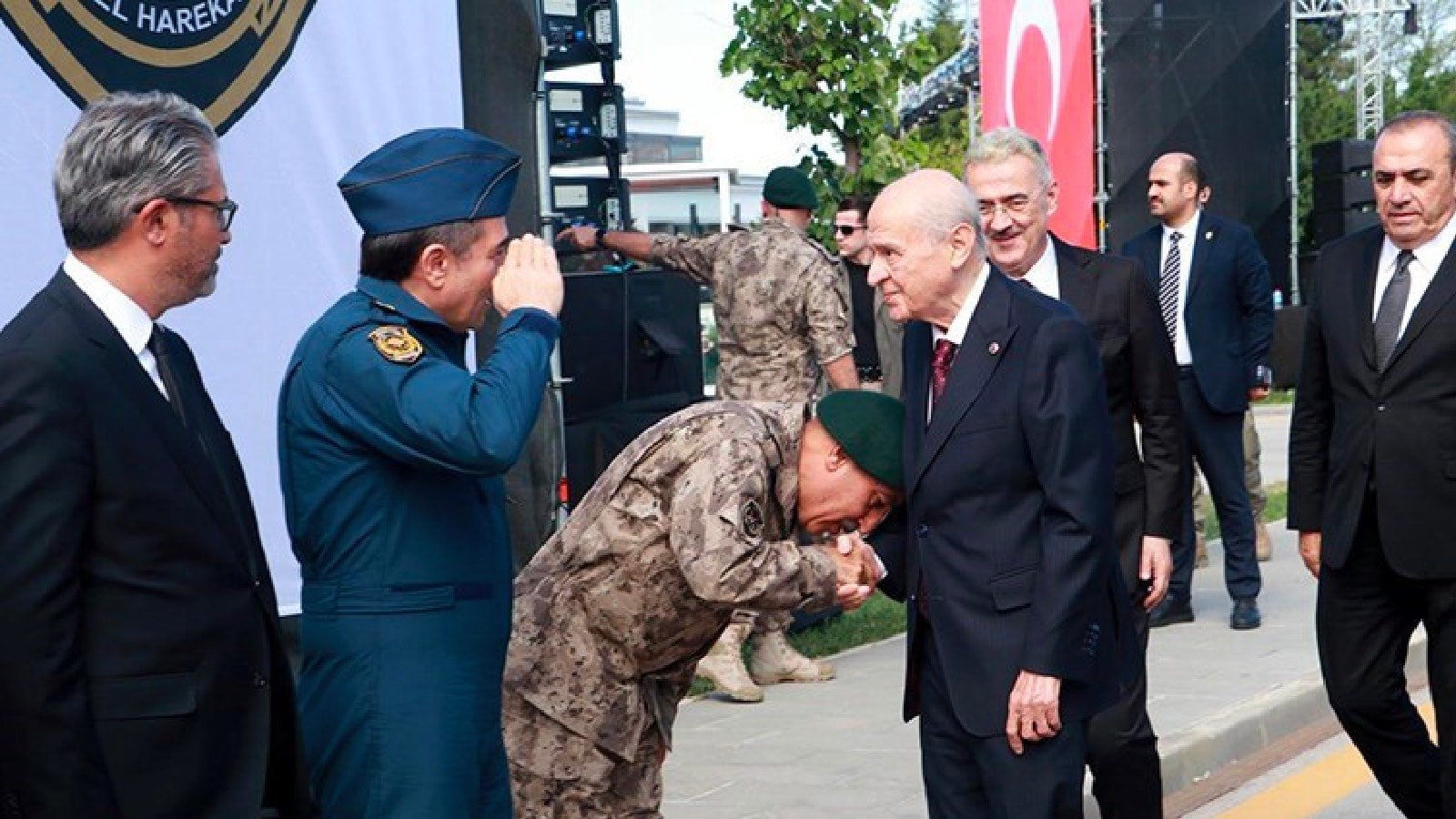Bahçeli'nin elini öpmesiyle gündeme gelmişti! Süleyman Karadeniz emniyet müdürü oldu