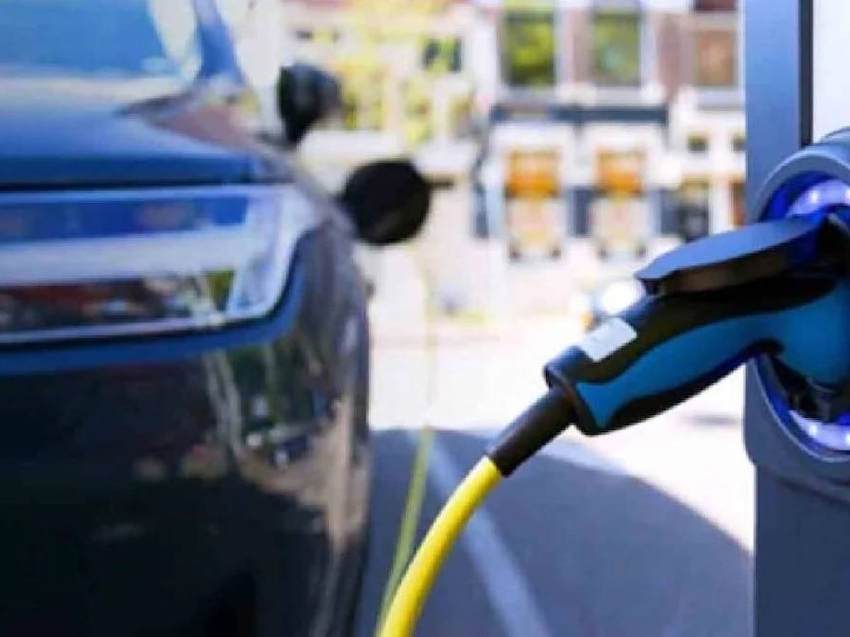 Elektrikli aracı olanlar dikkat! Şarj etmek artık daha pahalı olacak.