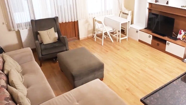 Usta oyuncu şöhretine rağmen kutu gibi evde yaşıyor