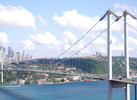 Fransız şirket köprülere talipHalkın vergileriyle inşa edilen, stratejik öneme sahip 15 Temmuz Şehitler Köprüsü ve Fatih Sultan Mehmet Köprüsü’ne Fransızlar talip oldu.