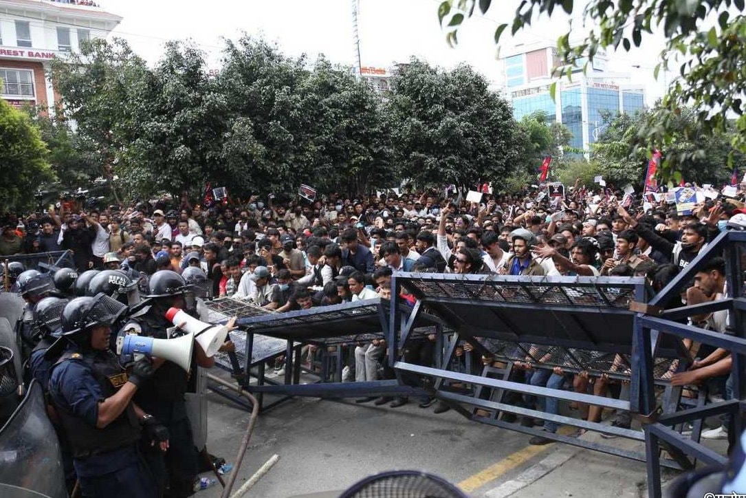 Nepal'da sosyal medya yasaklanınca halk sokağa döküldü: 14 kişi öldü