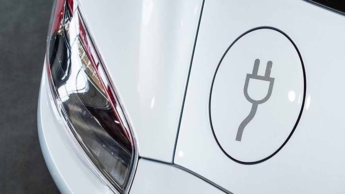 Benzinli aracın esamesi okunmuyor... Ülkede satılan yeni otomobillerin yüzde 97'si tamamen elektrikli...