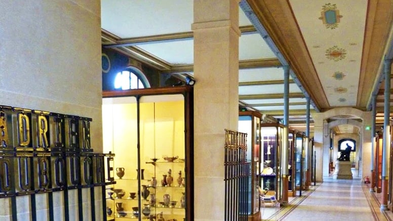 Major robbery at ceramics museum