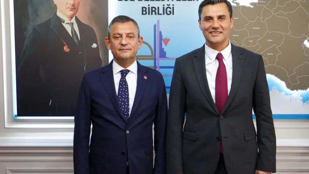 Özgür Özel, Ferdi Zeyrek Vakfı’nın açılışında duygusal konuşma yaptı: “Bu hikaye burada bitmemeli”