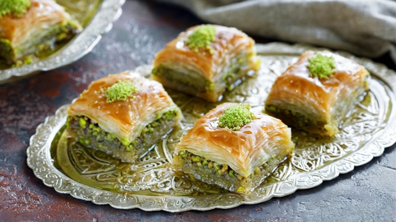 Ünlü tatlıcı baklava diye boya yedirmiş