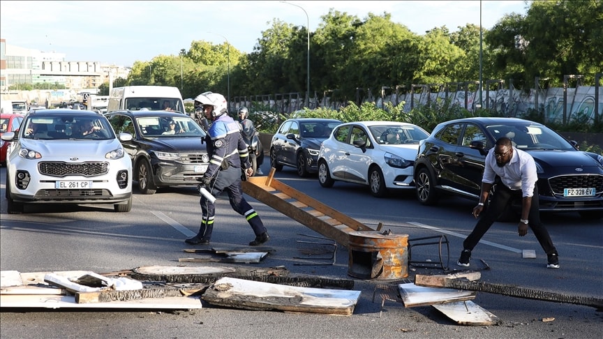 Fransa yeni başbakanını protestolarla karşıladı: Paris sokakları savaş alanı