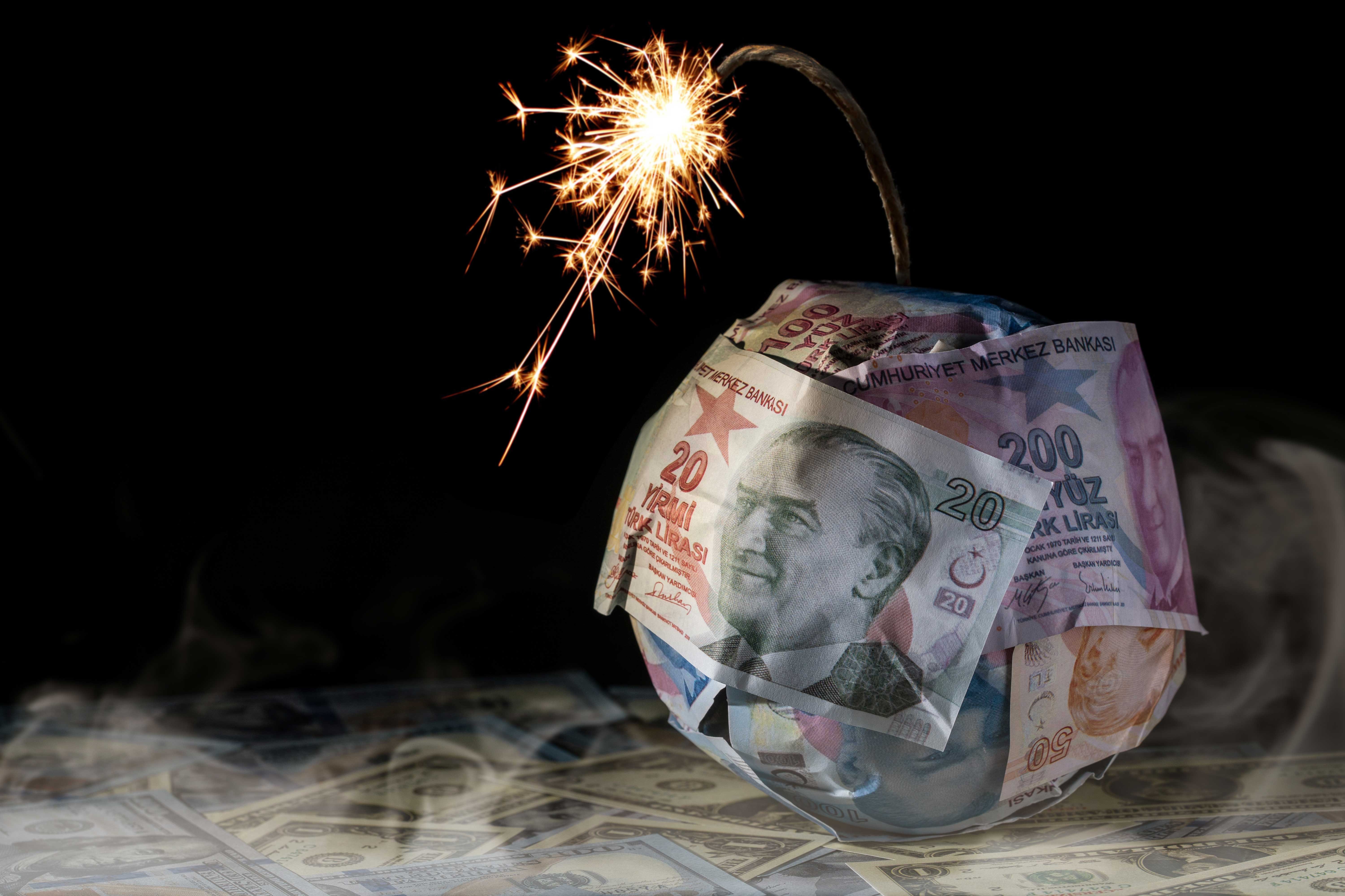 Dünyada değer kaybeden dolar, Türkiye'de rekorunu tazeledi