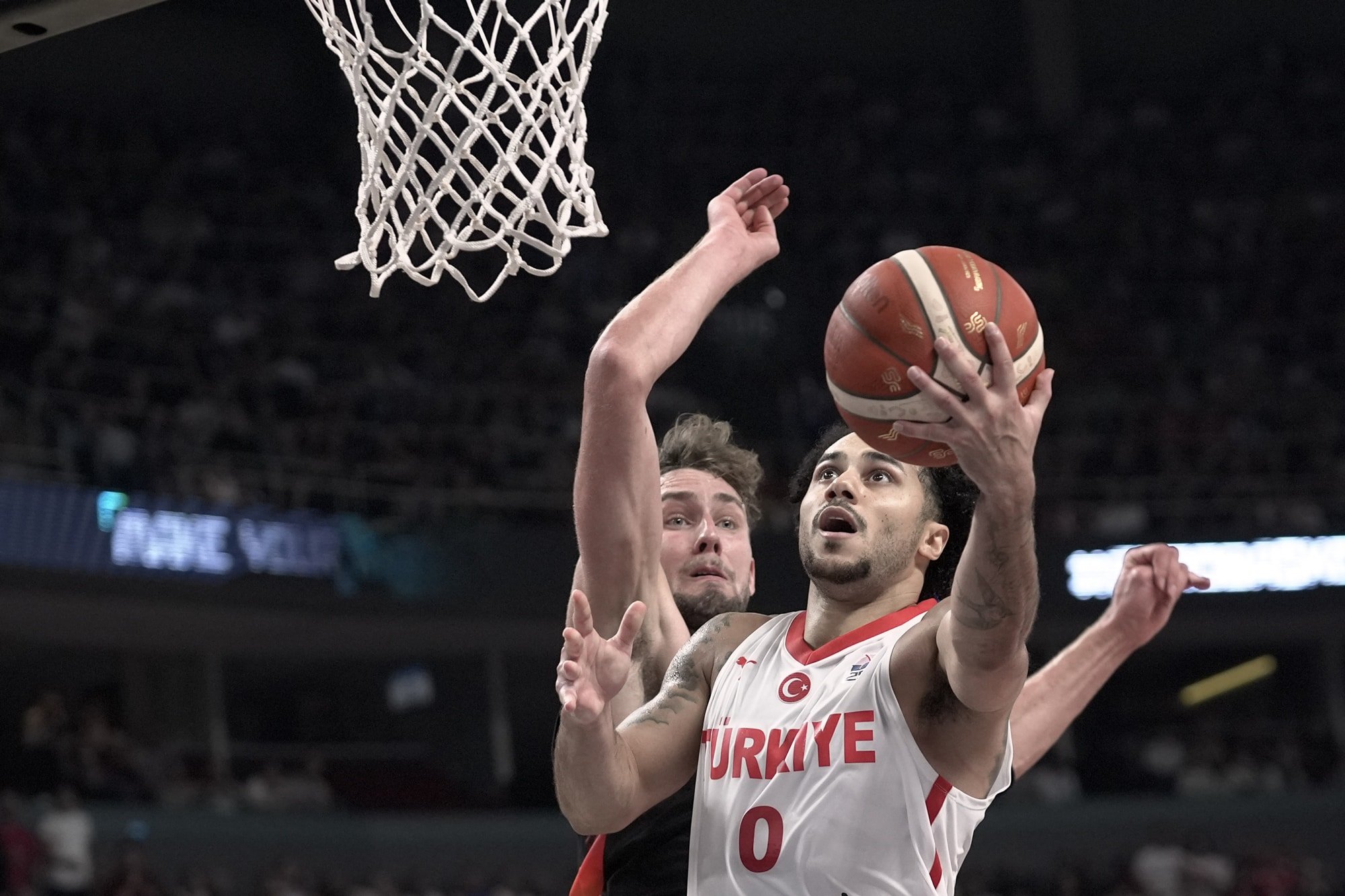 A Milli Basketbol Takımı'na futbol camiasından tebrik