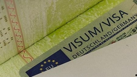 Kuyrukta vize bekleyen Türklere Almanya'dan vize müjdesi