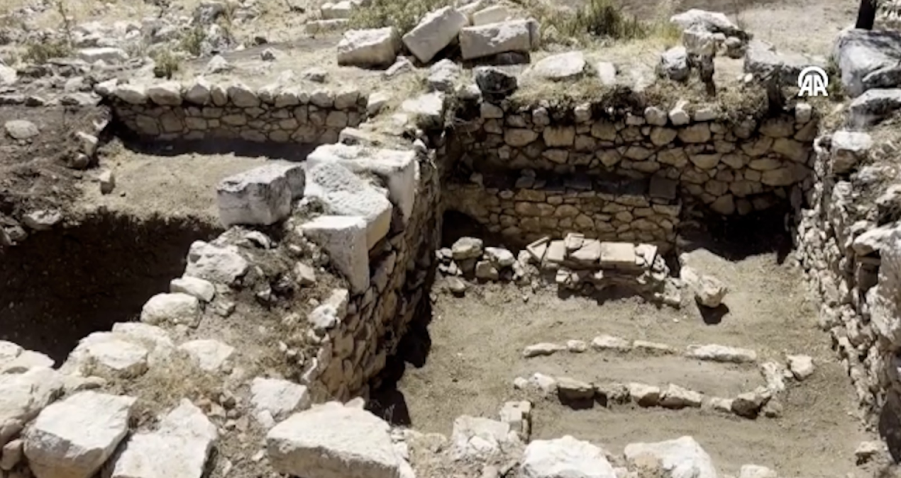 Timbriada Antik Kenti'ndeki kazılarda kiler ve aşevi ortaya çıkarıldı ...