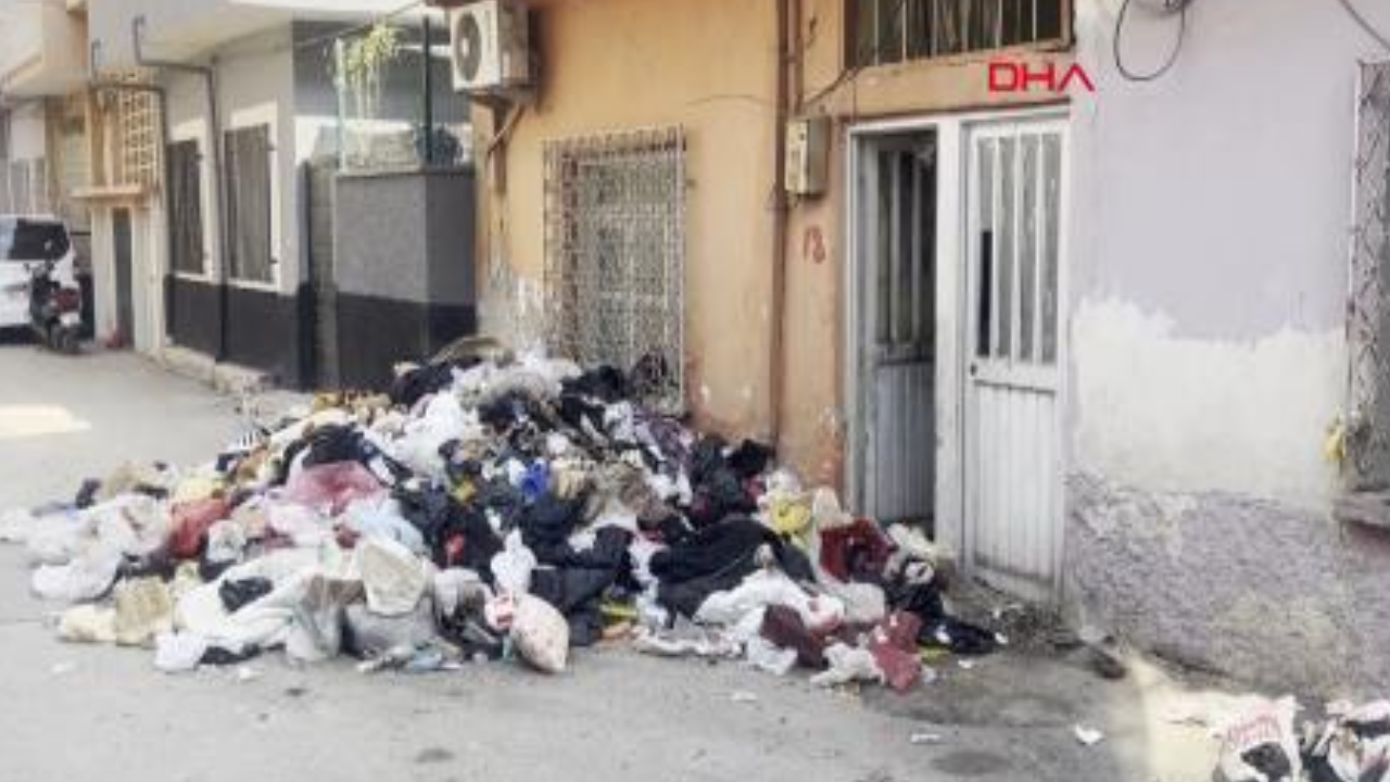 Kötü koku ihbarıyla geldiler: 2 kamyon çöp çıktı
