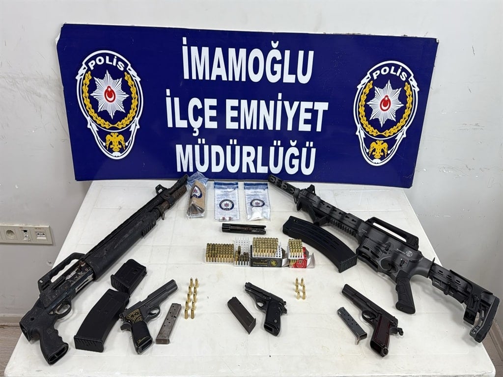 Adana'da bir çiftlik evinde ruhsatsız silahlar ile uyuşturucu yakalandı