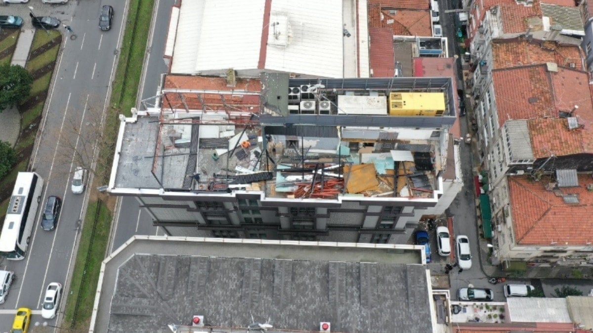 Şişli'de otele ait kaçak yapı yıkıldı