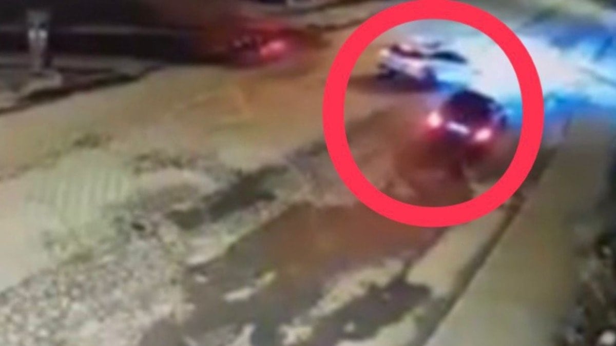 Alkollü yakalandı, polis aracına çarptı; 3 yaralı