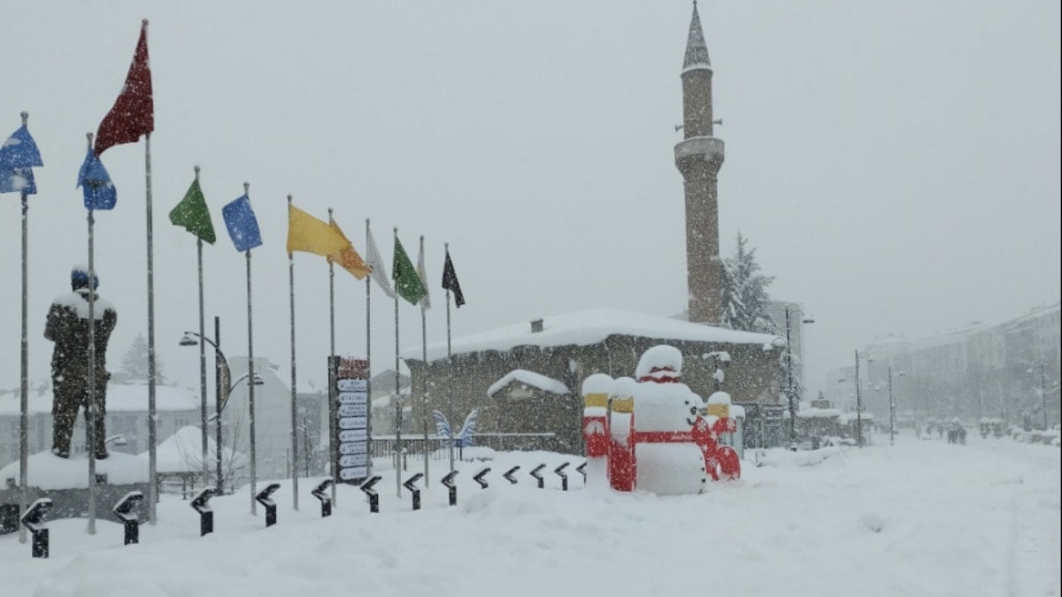 Bolu’da yoğun kar yağışı