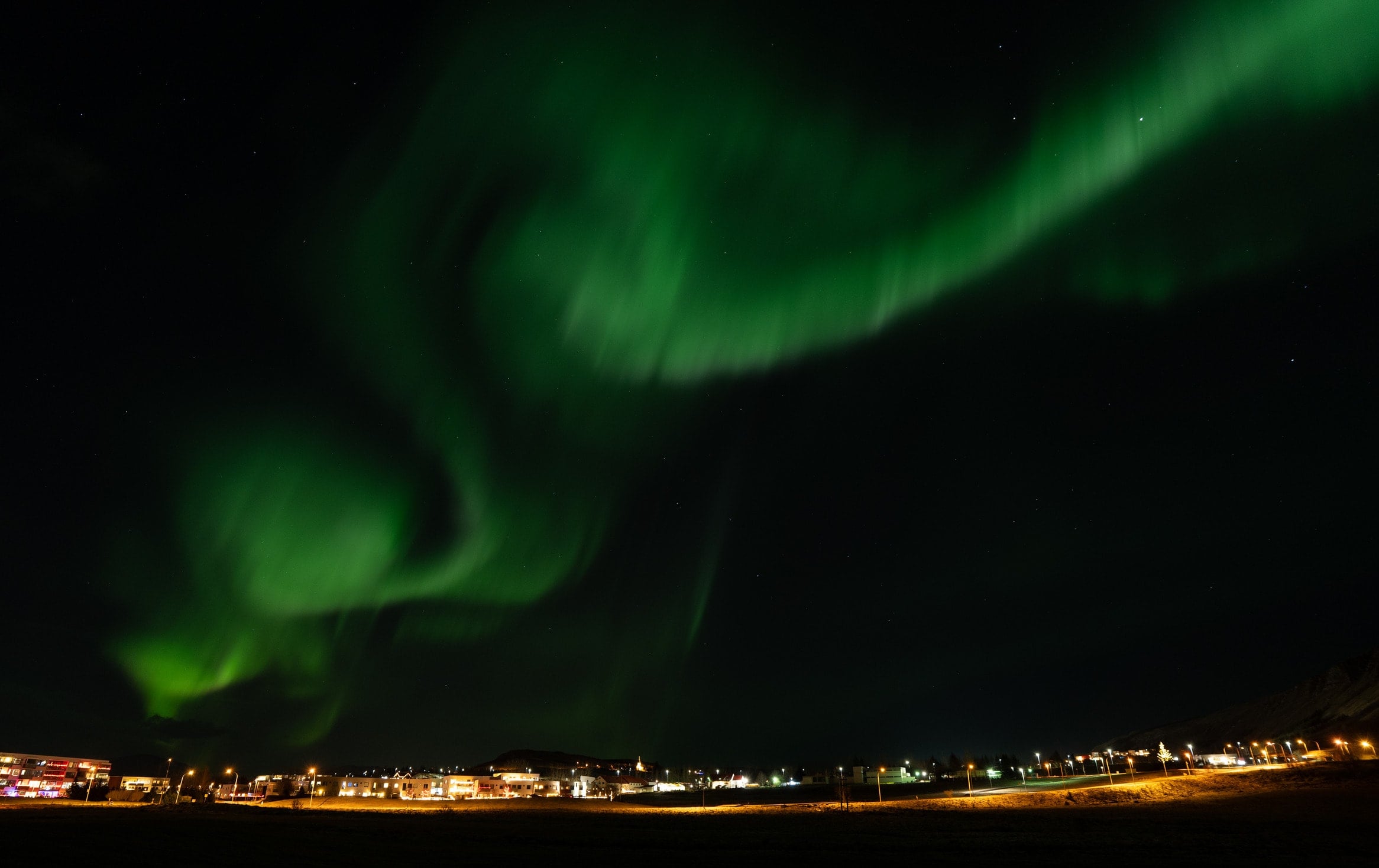 Kenti jeomanyetik fırtına vurdu, gökyüzü yemyeşil oldu