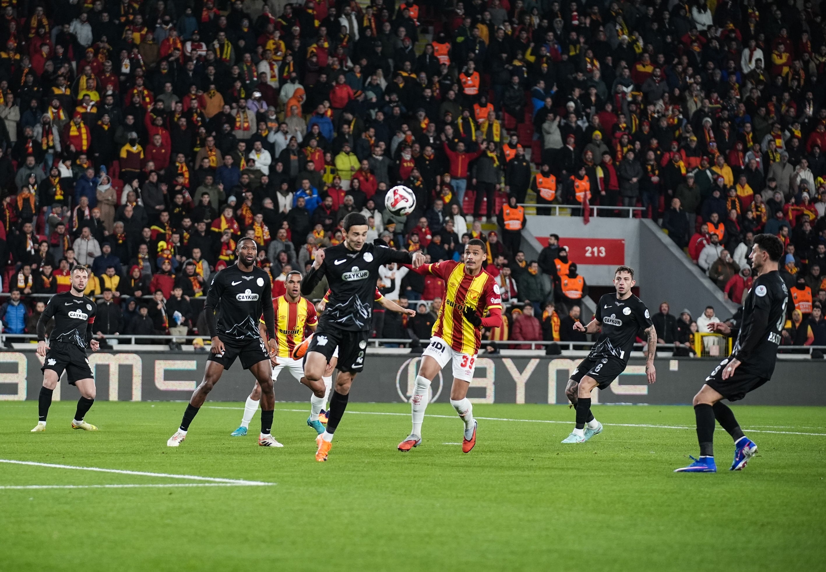 Göztepe seriye bağladı