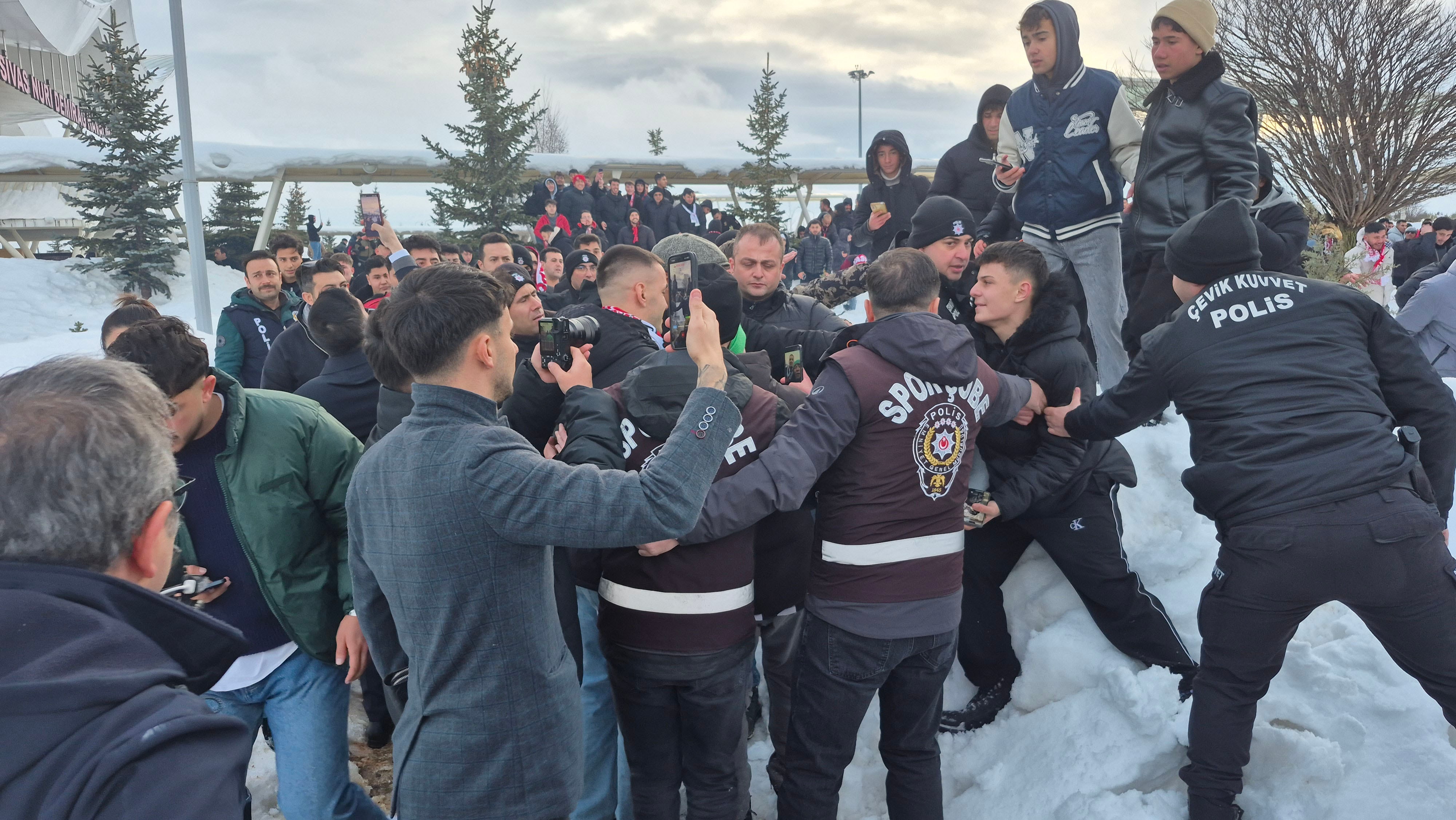 Sivas'ta Rey Manaj coşkusu