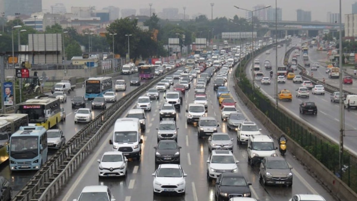 Yollar Hint malı otomobillerle dolacak