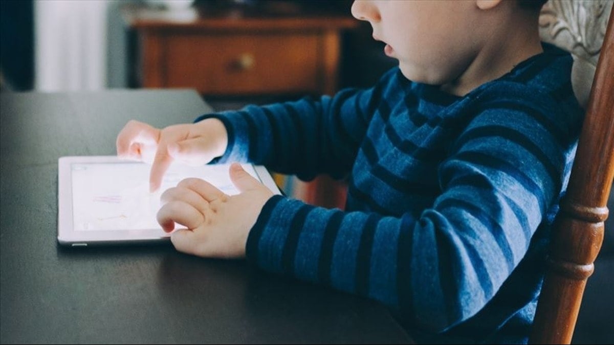 18 yaş altına 'çocuk hattı' hazırlığı! Gece saatlerinde internet kısıtlaması geliyor