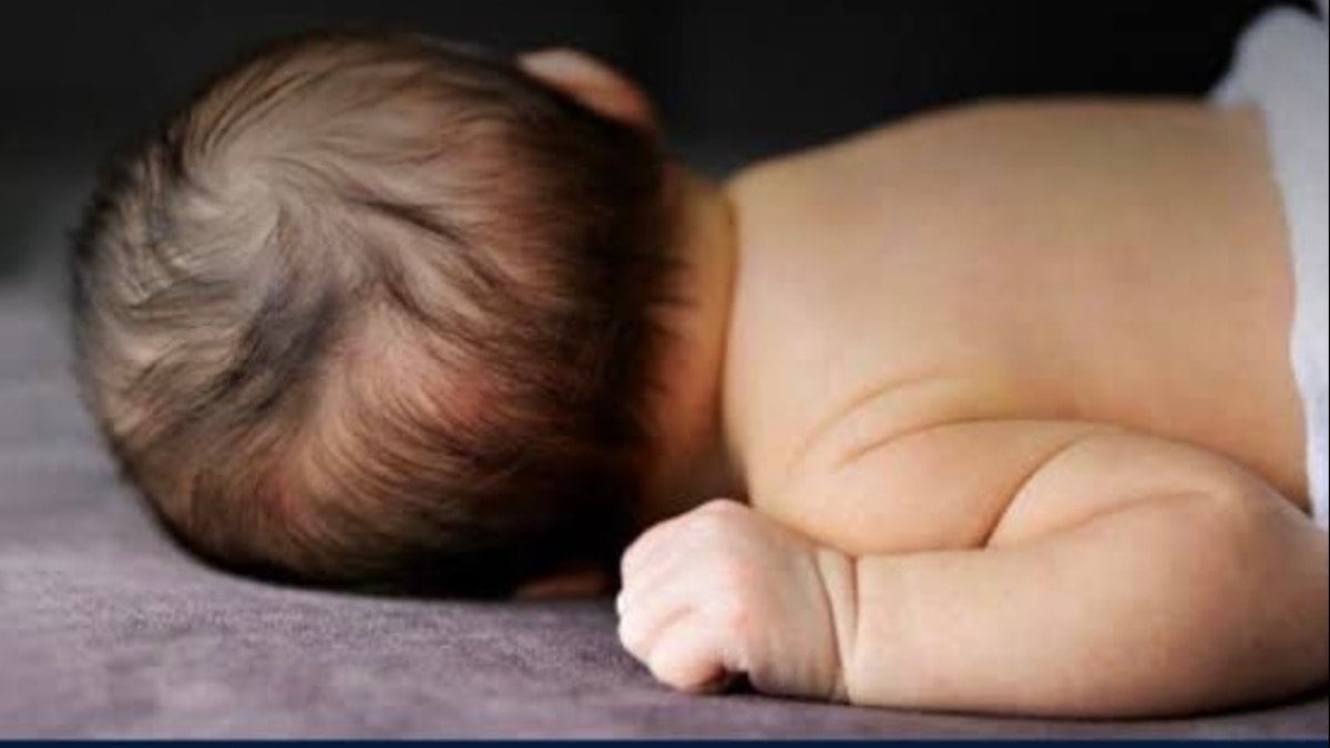 2 aylık bebek açlıktan öldü. Anne ve baba gözaltında