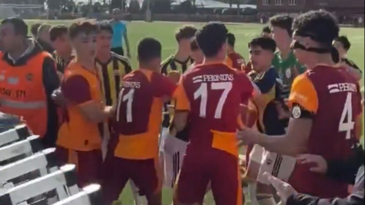 U17 derbisinde ortalık karıştı