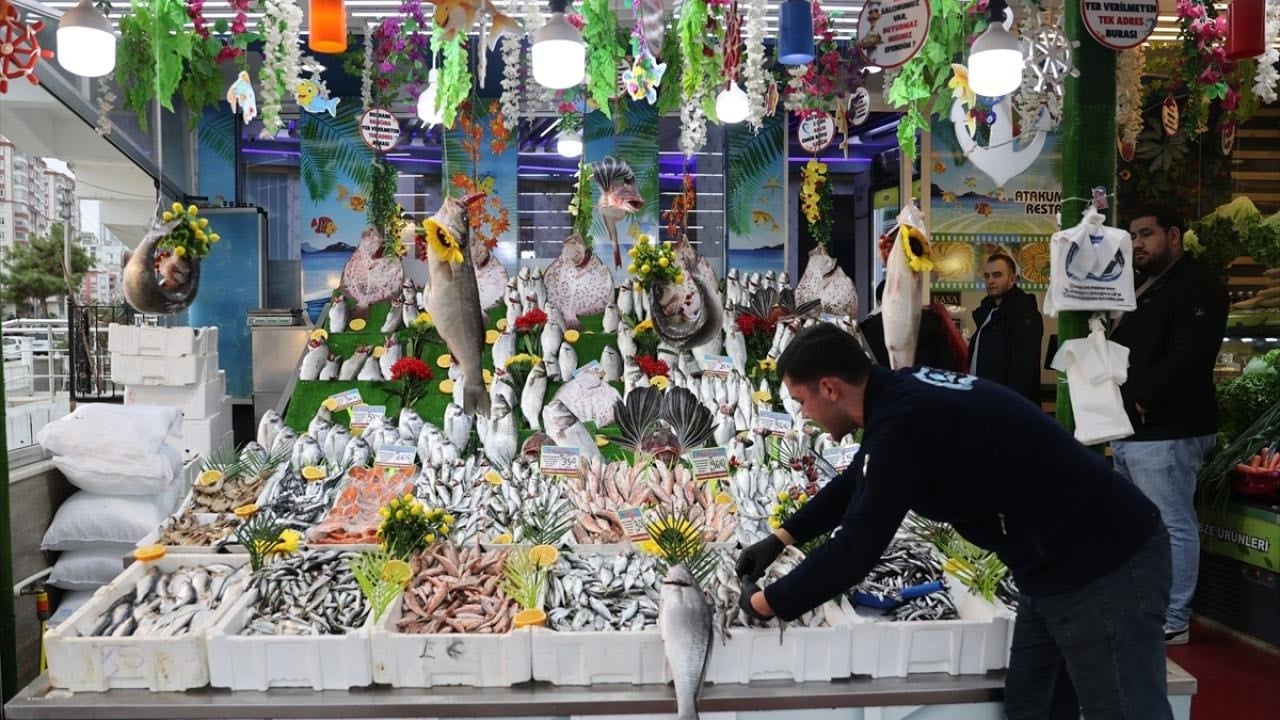 Hamsi 200, mezgit 300 TL: Balık tezgahlarında etiketler değişti