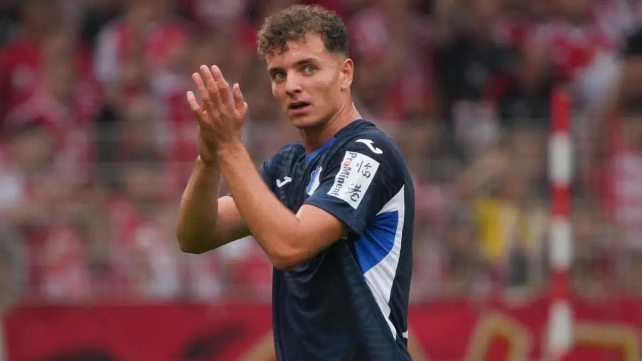 Fenerbahçe Kosovalı golcü Asllani'ye kancayı taktı