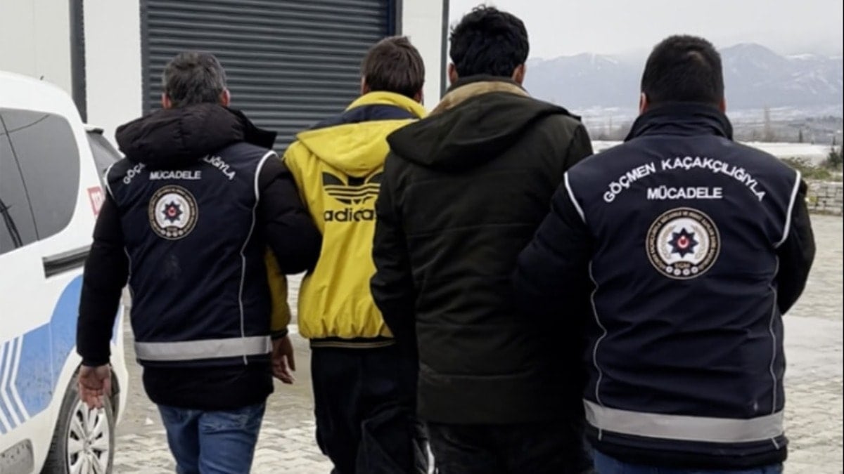 Yerlikaya:  171 göçmen kaçakçılığı organizatörü yakalandı