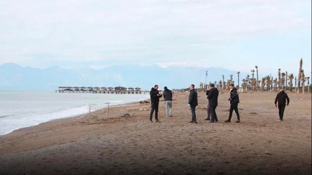 İzmir'de sahile vurmuş bir çocuk cesedi bulundu