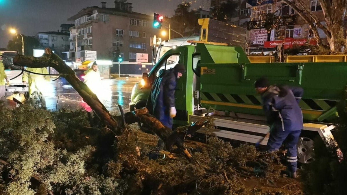 İstanbul'da fırtınanın bilançosu belli oldu! 
