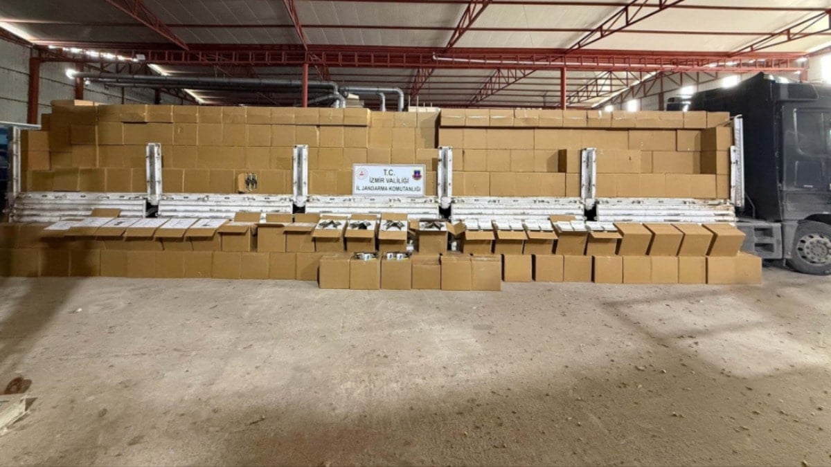İzmir'de 12 milyon 720 bin bandrolsüz makaron ele geçirildi