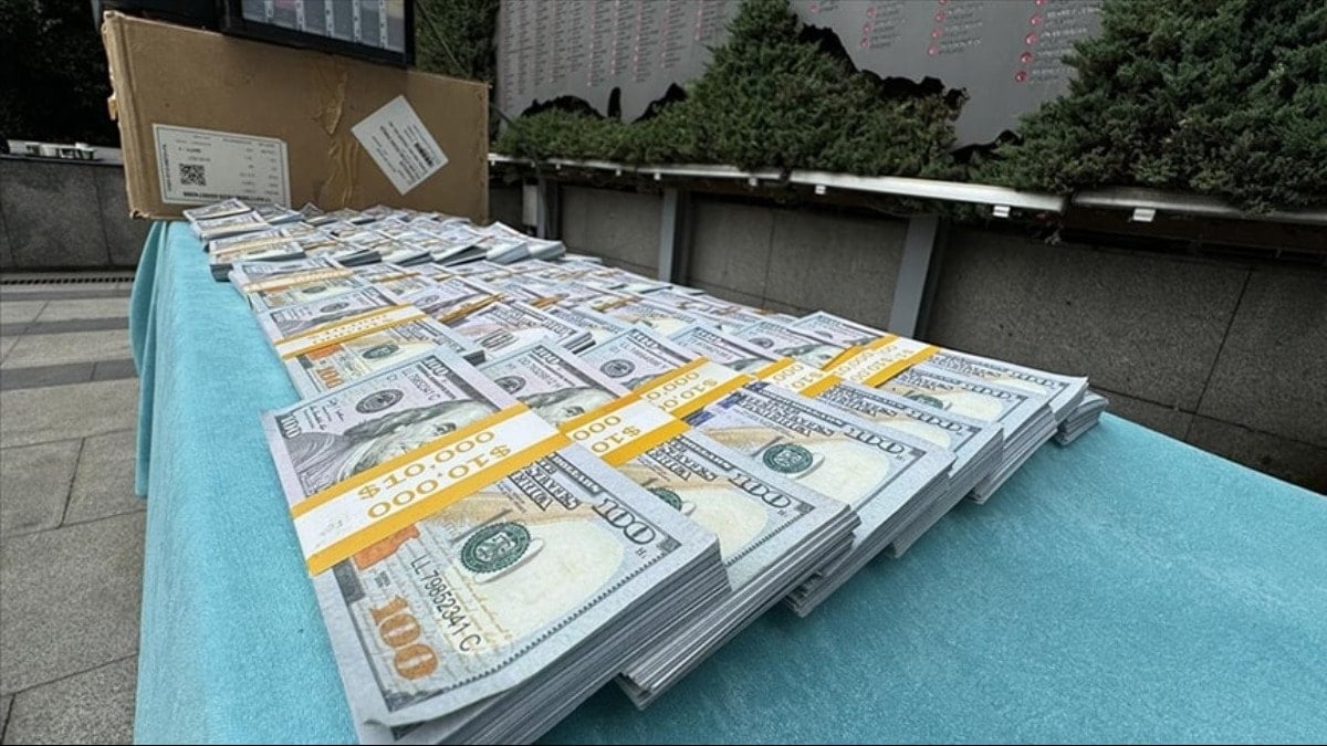 Japonya'da biber gazıyla gasp: Sokak ortasında içinde 2,7 milyon dolar civarında para olan çantalar çalındı