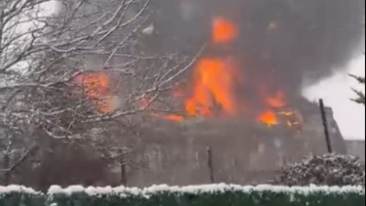 İstanbul'da çakmak fabrikasında yangın  