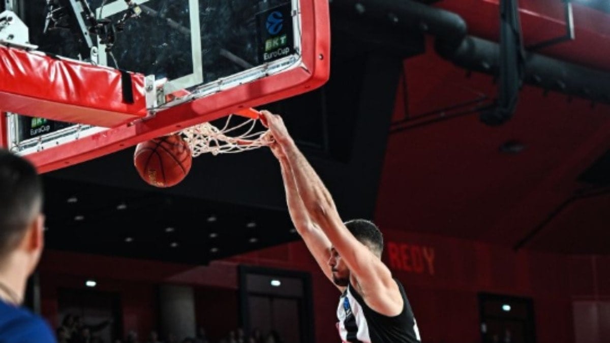 Beşiktaş GAİN, Fransa'da '100'ledi