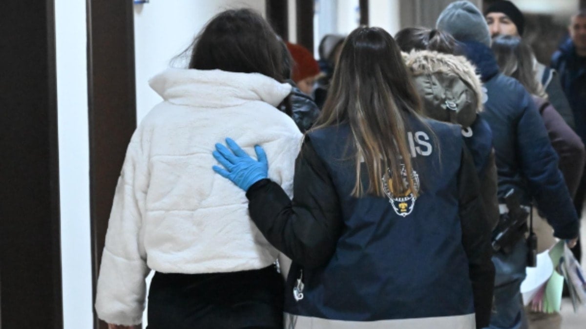 Şafak baskınıyla fuhuş operasyonu: 21 kadın kurtarıldı