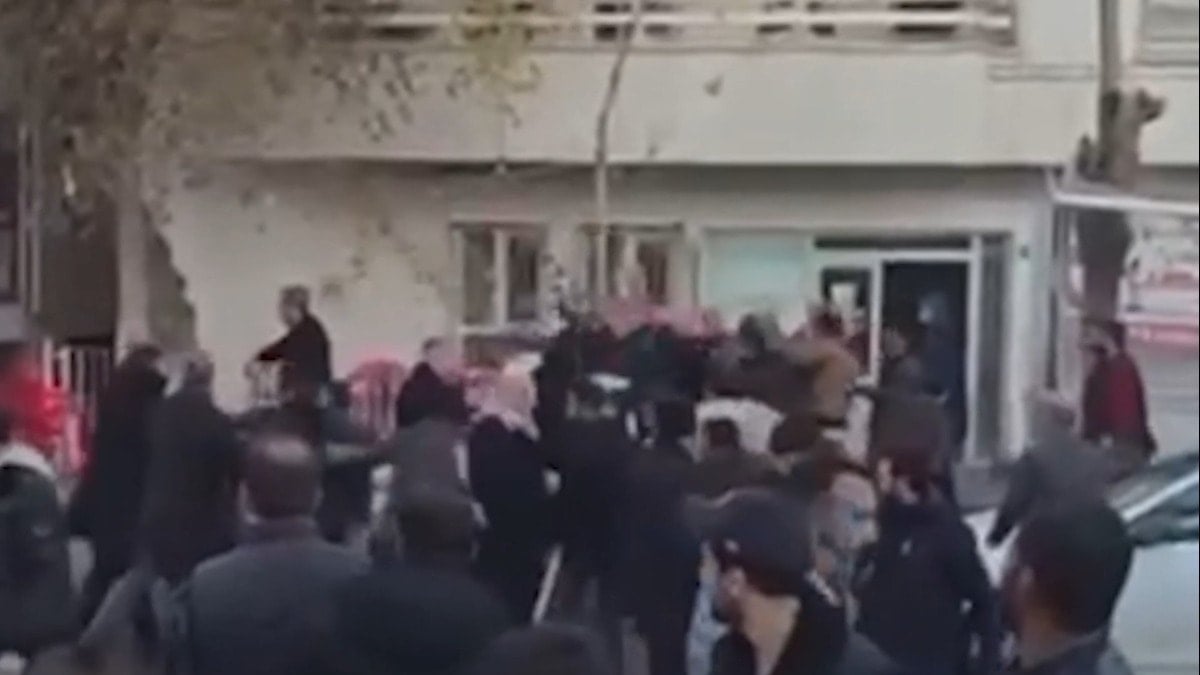 Şanlıurfa'da iki grup birbirine girdi