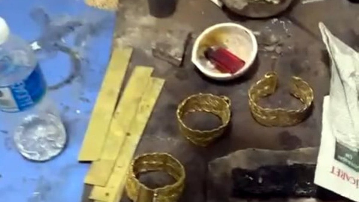 Güzellik merkezi sahte altın atölyesi çıktı!