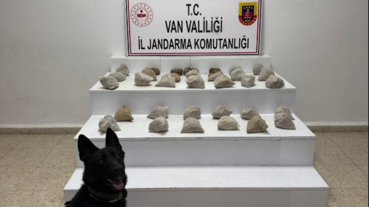 Başkale kırsalında 24 kilo eroin ele geçirildi
