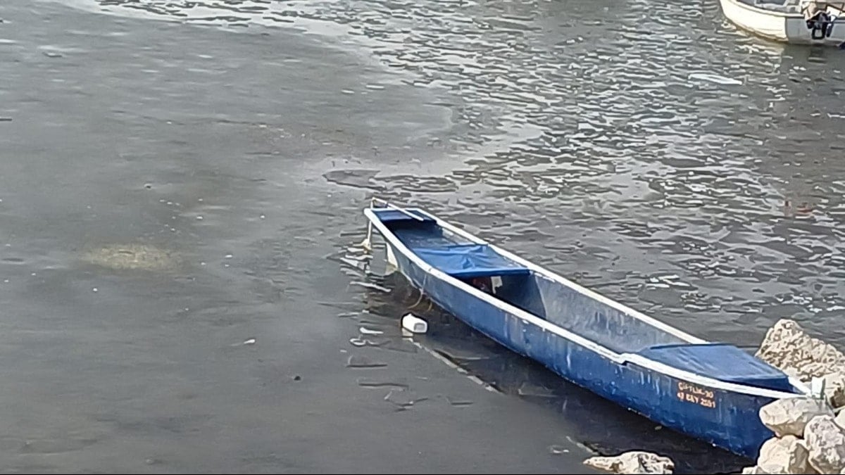 Beyşehir Gölü buz tuttu, tekneler hareket edemedi
