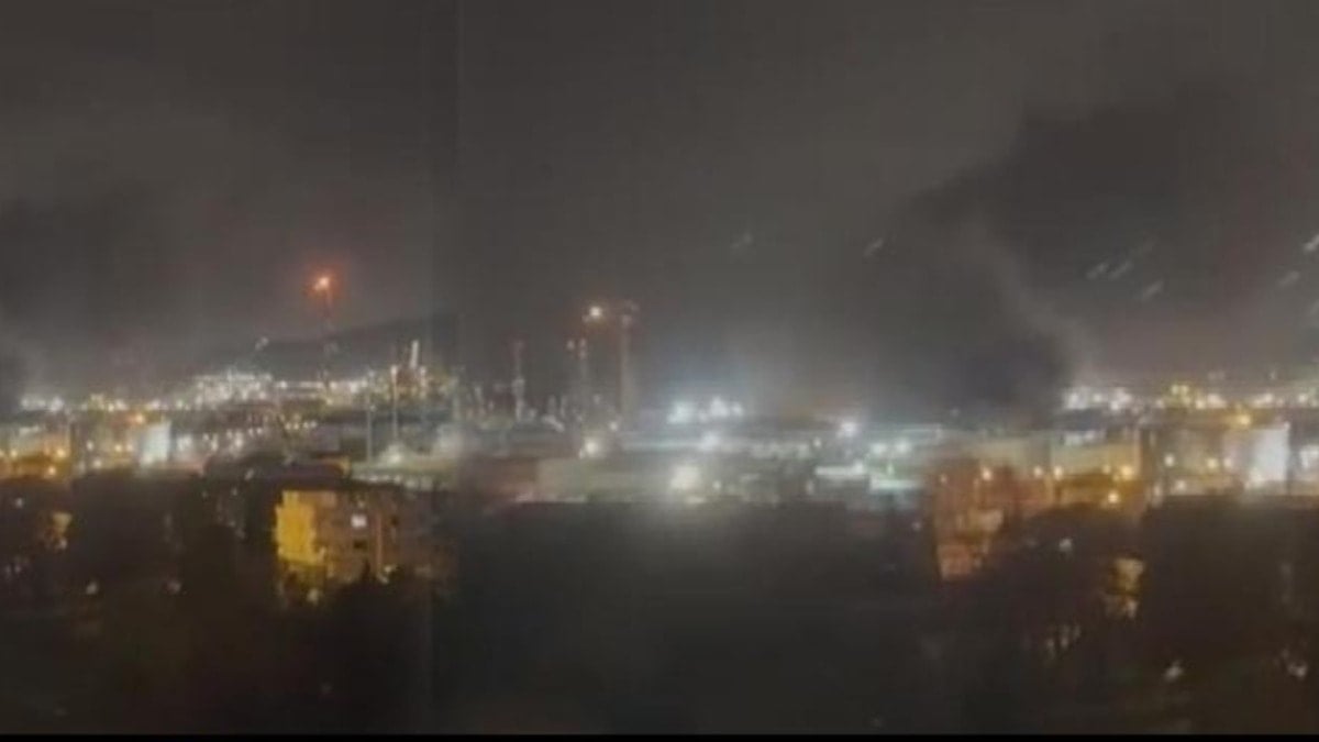 Son Dakika... İzmit'te TÜPRAŞ'ta patlama