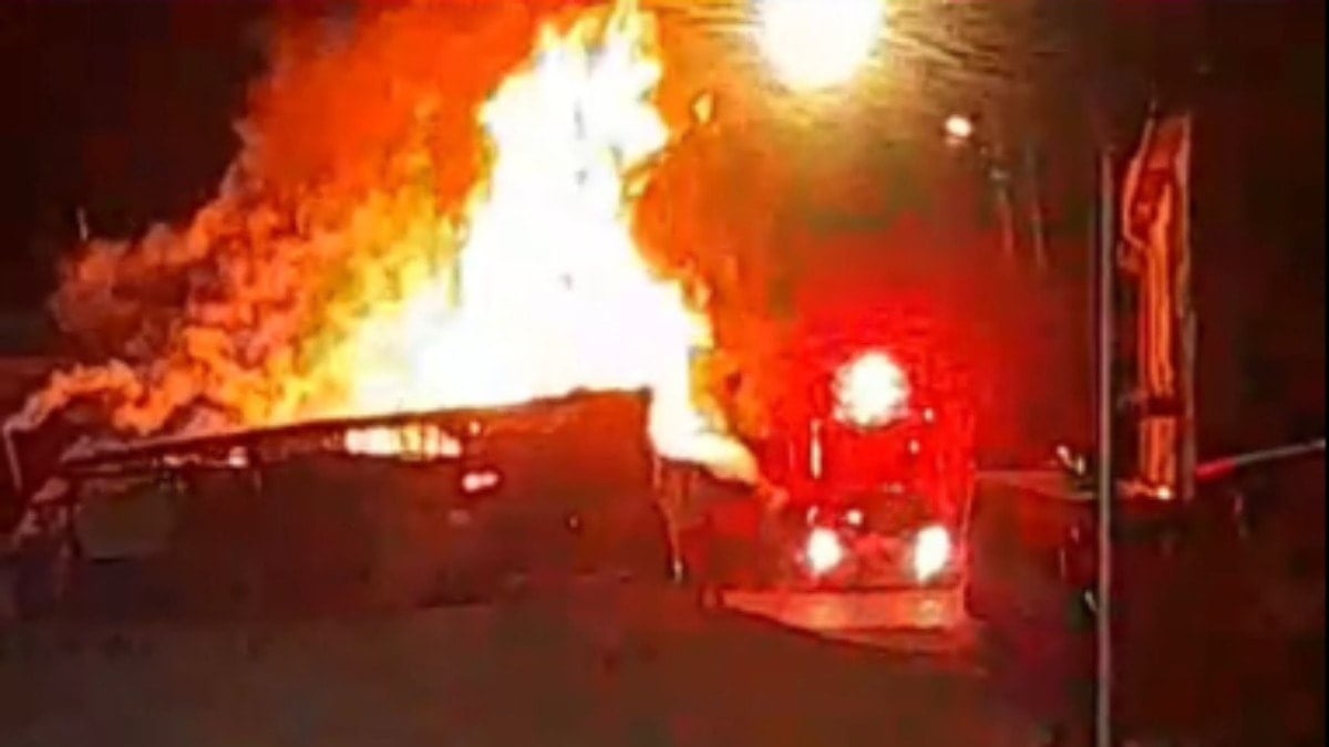 Eskişehir'de marangozhane alev alev yandı